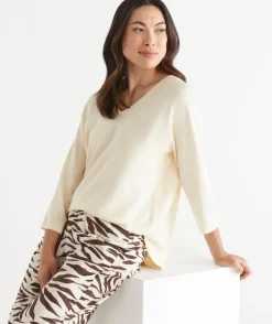 Curved Hem V Neck Jumper