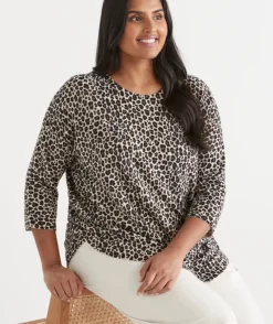 Leopard Print Curve Hem Jumper