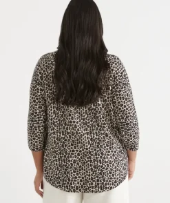 Leopard Print Curve Hem Jumper